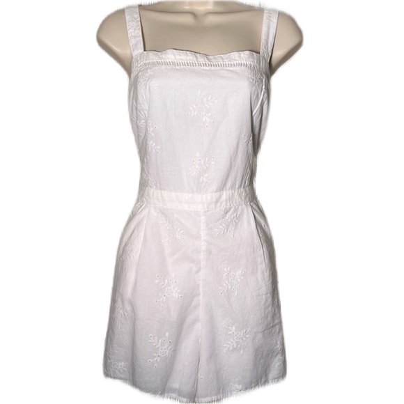 Hollister Pants - {Hollister} White Romper Eyelet Flower Detail Elastic Back